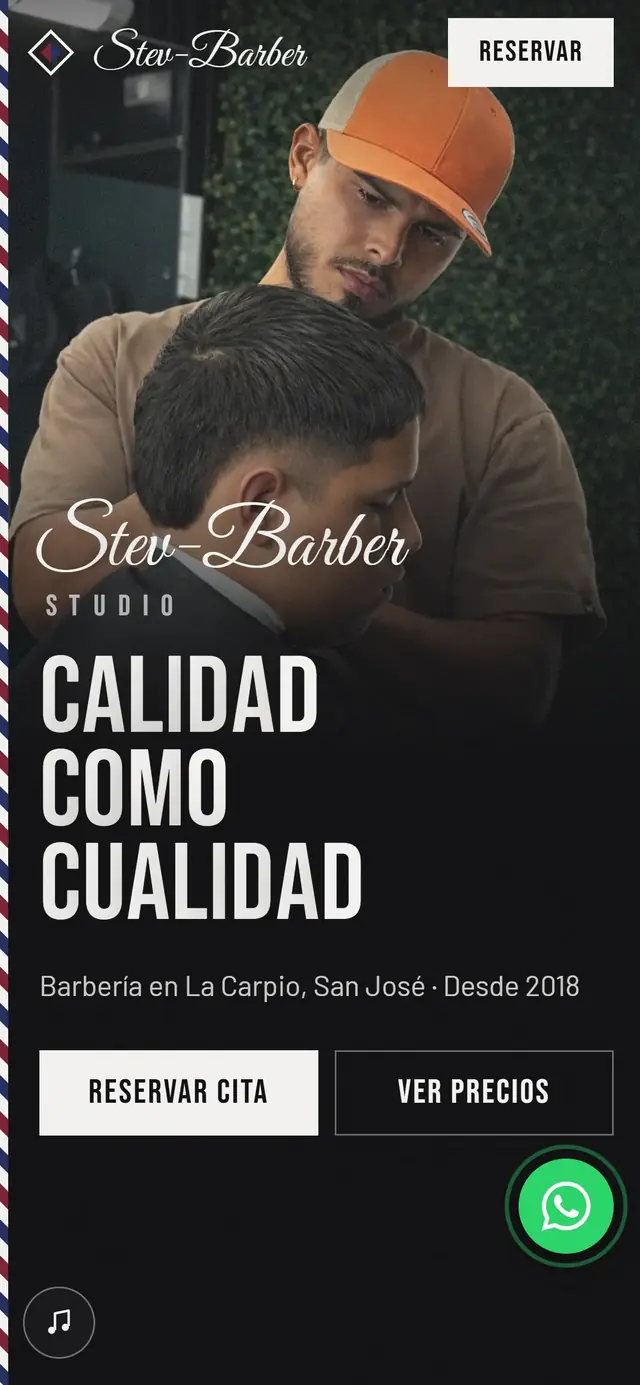 Web de Stev-Barber Studio vista en un celular: el barbero trabajando y el título Calidad como cualidad